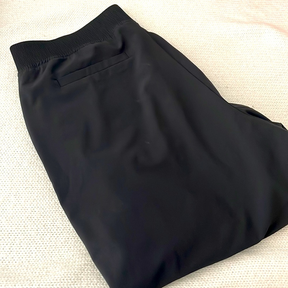A new day cropped black pants lox lightweight and very cute! Like new